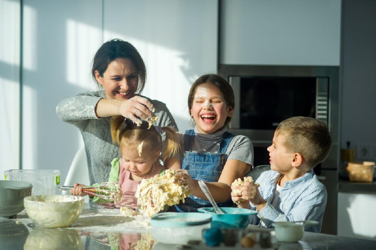 Bucătărie Organizarea bucătăriei atunci când familia e numeroasă