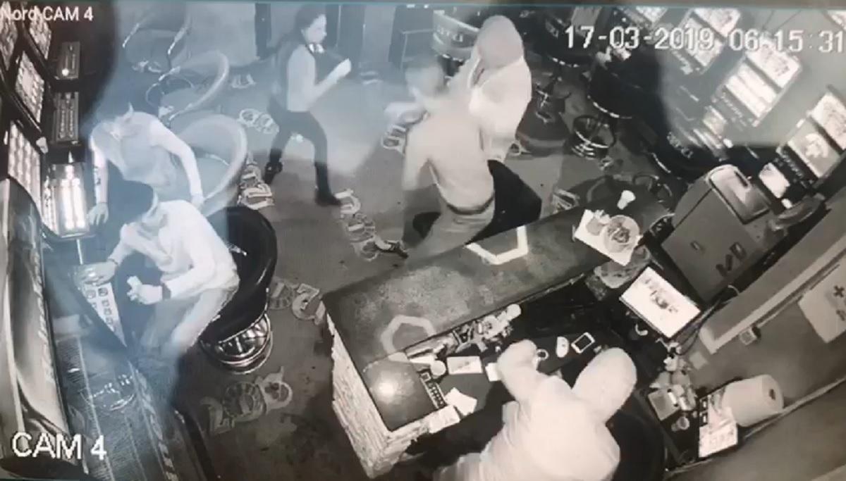 Jaf armat la Piteşti Jaf armat în 45 de secunde