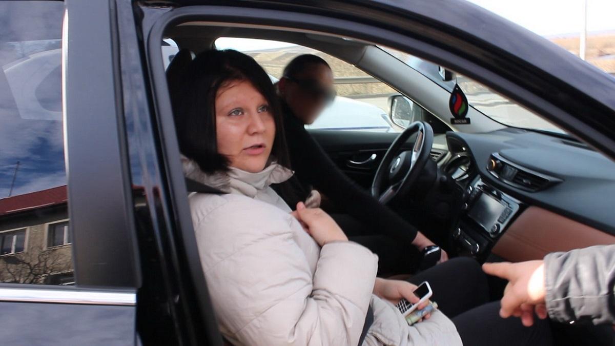 Înşelăciune prin metoda "căţelul" Adolescentă de 19 ani, escroacă