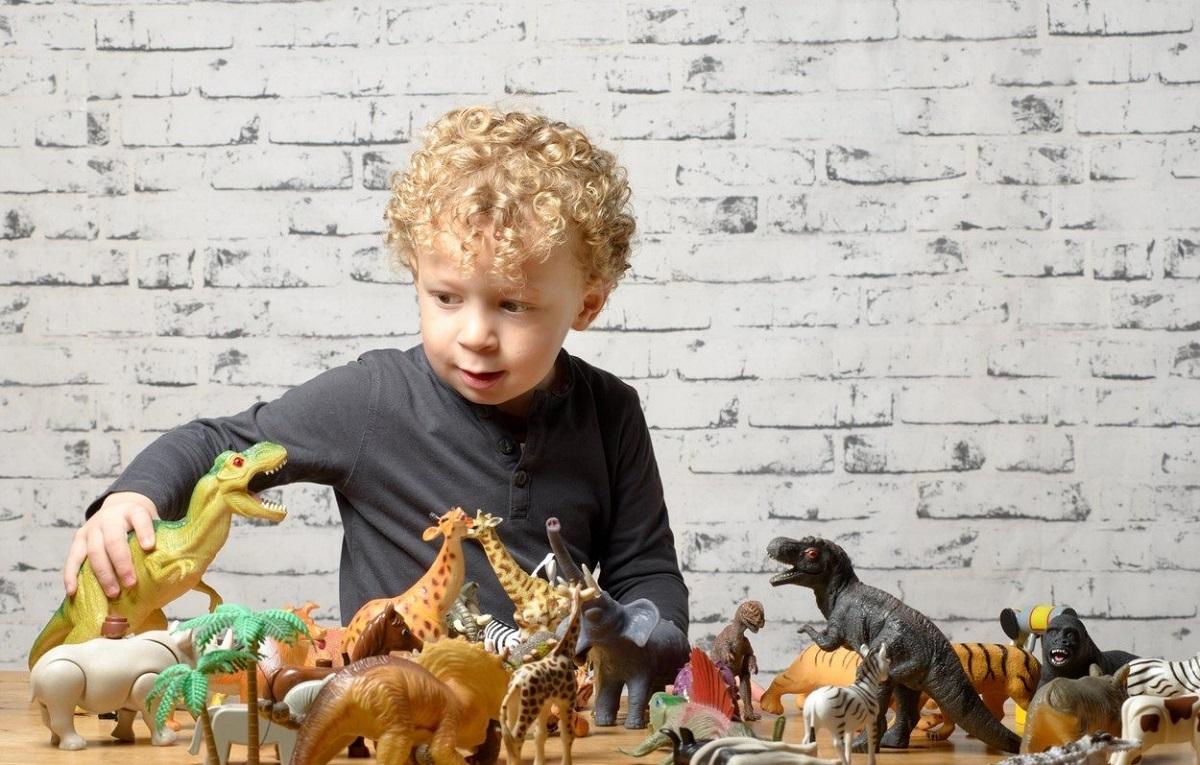 Copiii şi efectele jocurilor cu dinozauri
