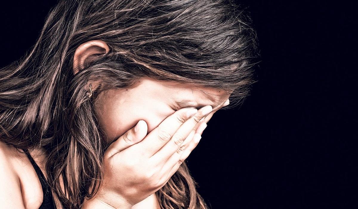 Fetiţă de 10 ani abuzată de un vecin Fetiţă de 10 ani batjocorită