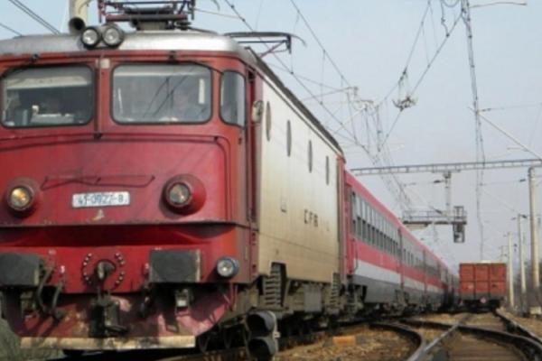 Copil de 2 ani lovit de tren