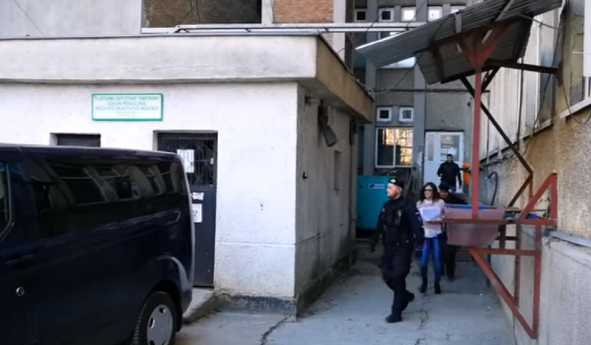Medici reţinuţi, luare de mită Cinci medici reţinuţi la Neamţ