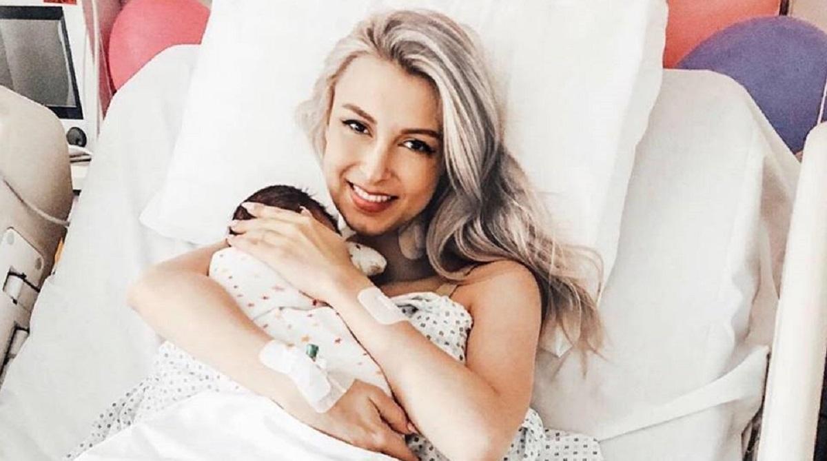 Andreea Bălan şi fetiţa ei Andreea Bălan şi Clara Maria