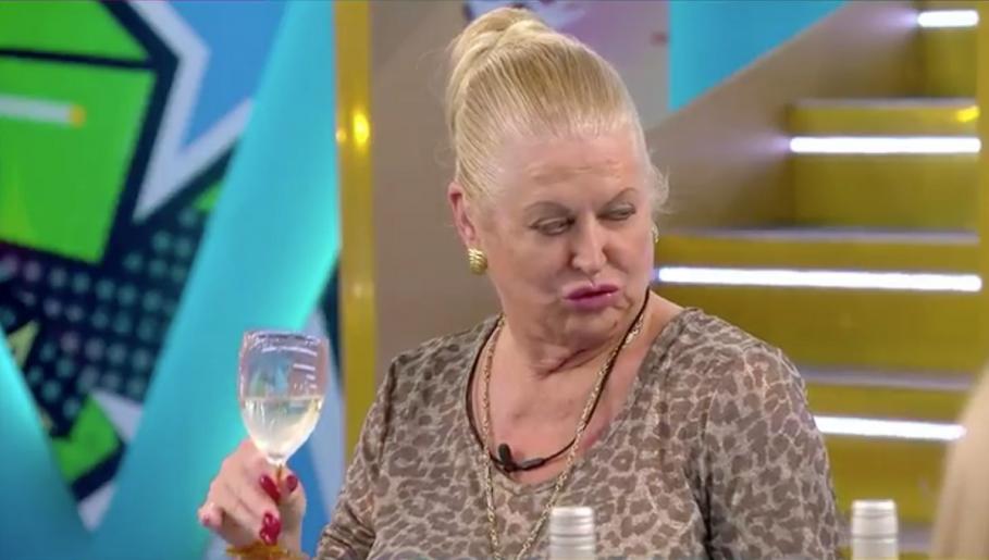 La 77 de ani se laudă că face amor de cel puţin trei ori pe săptămână Kim şi soţul ei se iubesc de cel puţin trei ori pe săptămână