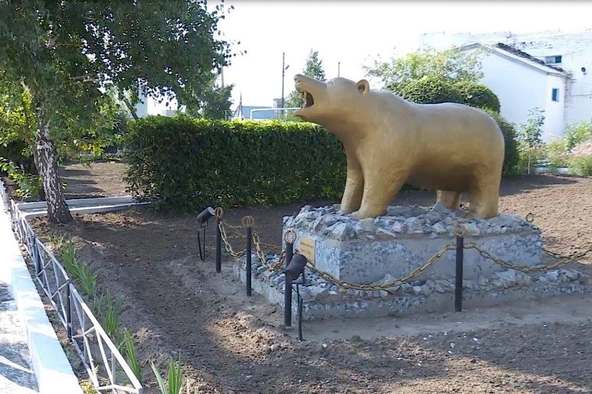 Ursoaica are o statuie şi o piscină proprie