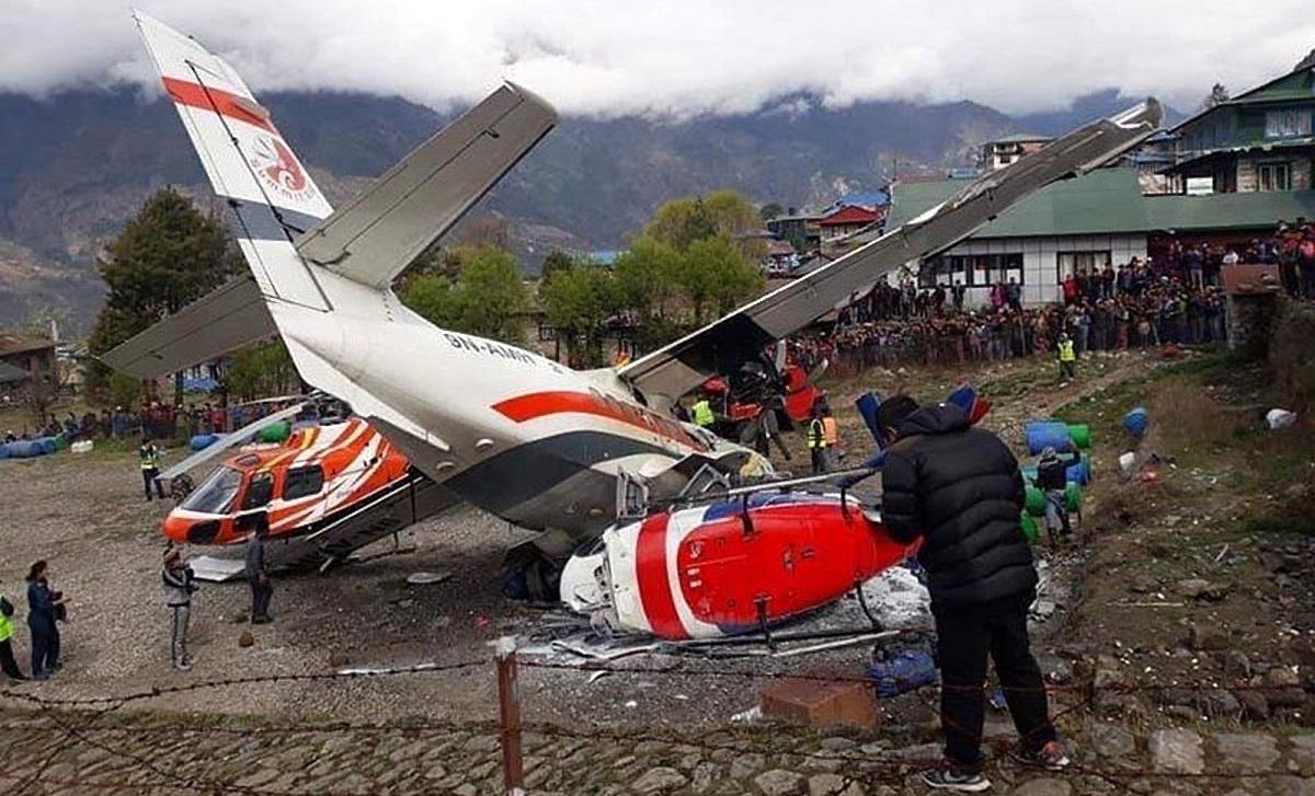 Avionul și cele două elicoptere lovite în accidentul din Nepal
