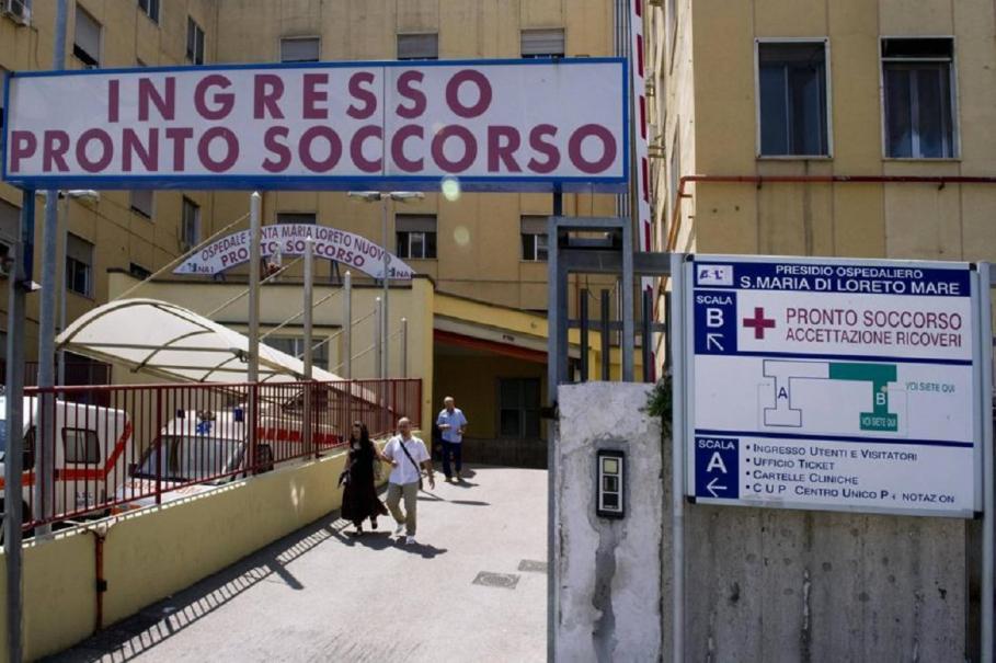 Un român din Napoli a fost împuşcat în picior Românul a fost atacat de doi agresori mascaţi