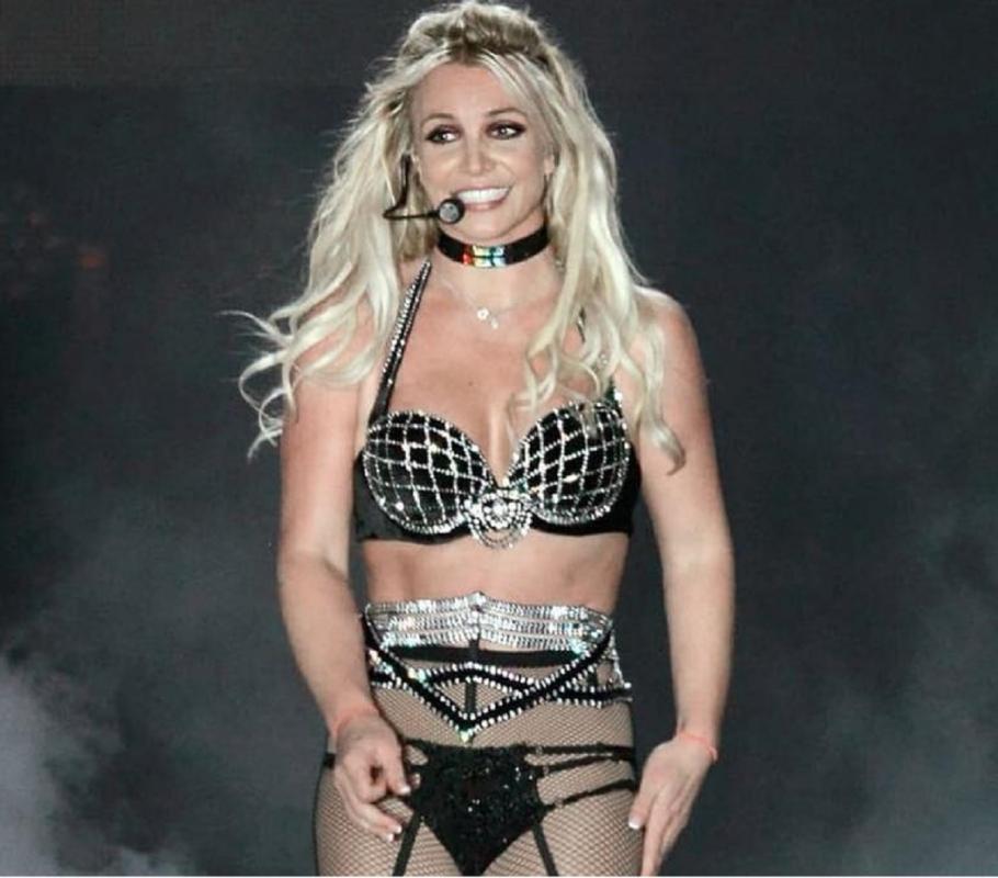 Afectată de problemele tatălui ei, Britney Spears vrea să renunţe la cântat Artista a câştigat zeci de premii de-a lungul carierei