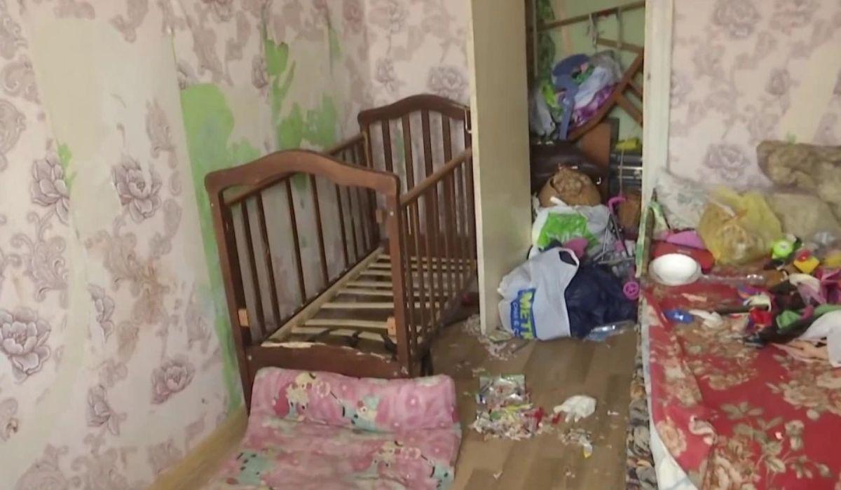 Cei doi copii au fost abandonaţi în apartamentul groazei timp de 9 zile