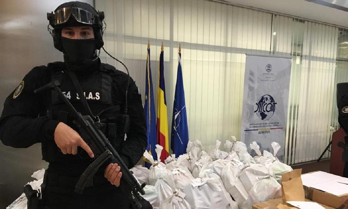 Droguri capturate Ofițer DIICOT cu droguri capturate