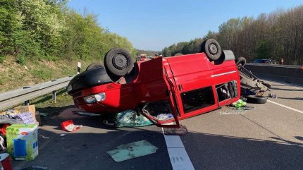 Duba românilor răsturnată pe autostrada din Germania, lângă Breuna