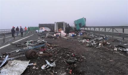 TIR răsturnat pe Autostrada Soarelui