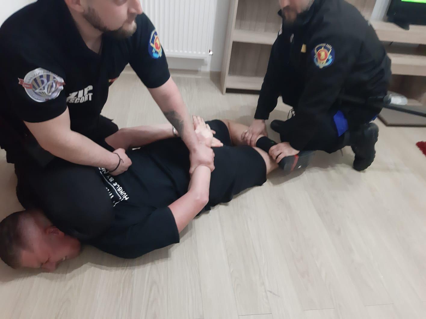 Chiriaş drogat într-un apartament din Mamaia, prins în flagrant de proprietar