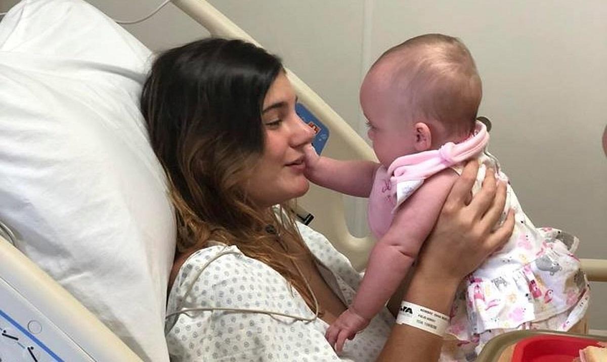 Dana Scatton și fiica ei, în spital