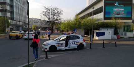 Mașină de poliție în zona Mall Promenada