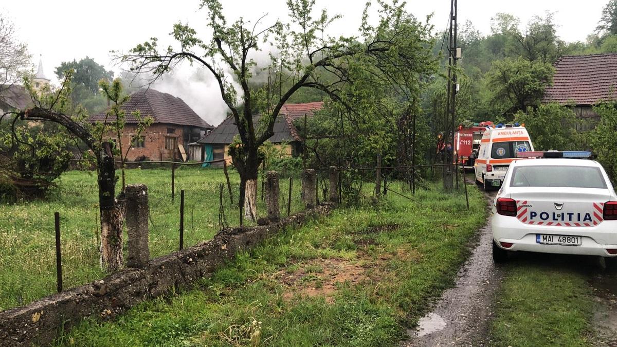 Bunica unuia dintre preoţii satului Remeţi pe Someş, comuna Mireşu Mare, a murit în casa cuprinsă de flăcări