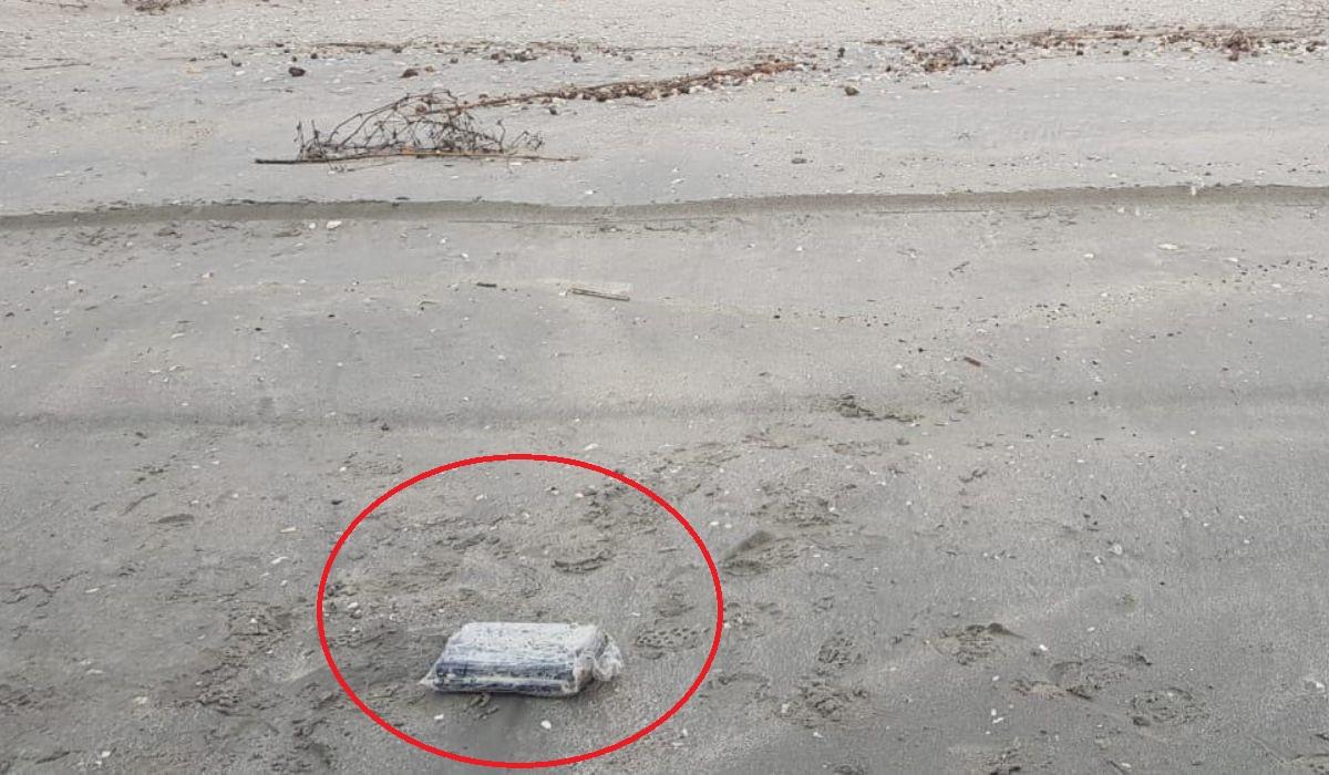 Pachet cu cocaină, descoperit pe plaja din Năvodari