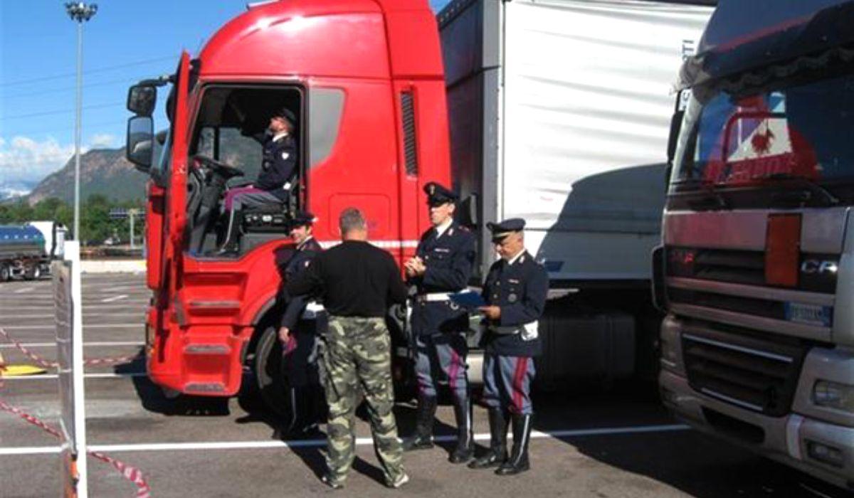 sofer roman arestat italia Şofer român de TIR arestat pe loc în Italia după ce poliţiştii au aflat cine este