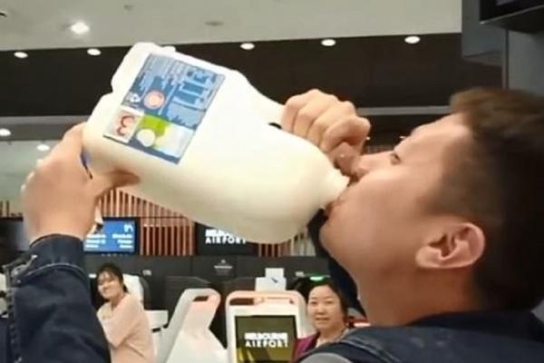 Nan s-a plâns că laptele din China e mai scump decât cel din Australia