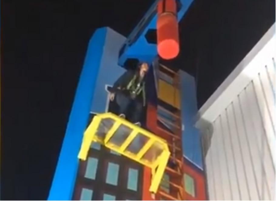 O tânără din Peru şi-a rupt picioarele, braţele şi coloana într-un parc de distracţii Arianna are nevoie de cel puţin 10 operaţii