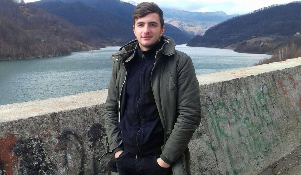 Adrian a fost găsit spânzurat pe podul de la Mărăcineni