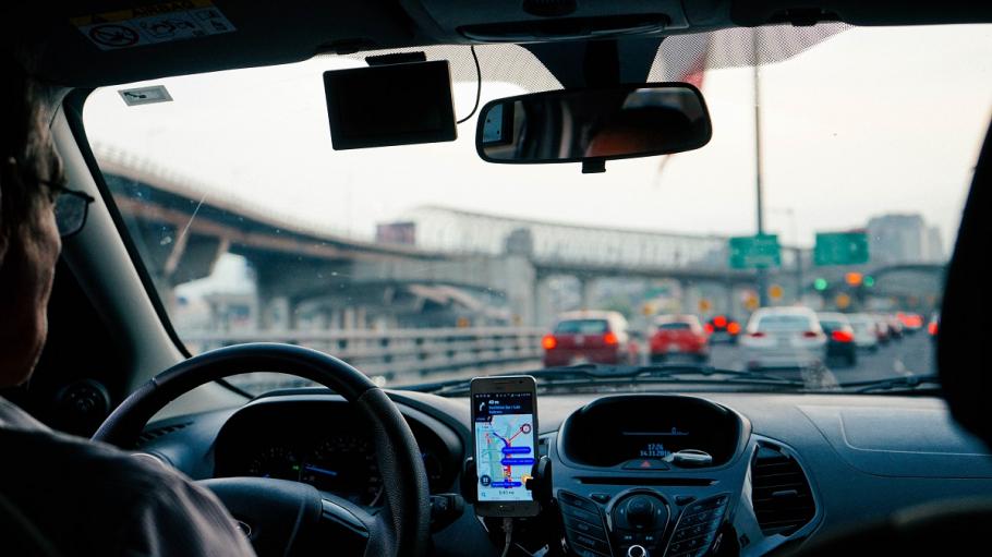 Șofer Uber Ordonanță de Urgență modifică legea taximetriei