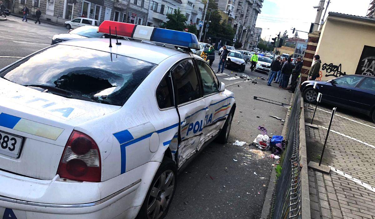 O femeie a fost strivită de o maşină de Poliţie, într-un accident la Cluj