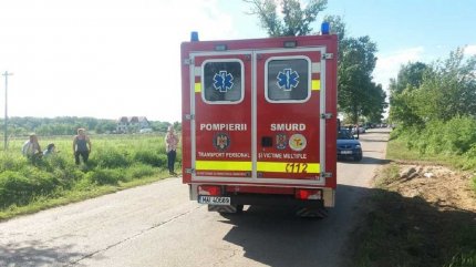 O fetiţă de 2 ani a murit, sora ei mai mare e în comă, un şofer a dat peste ele cu maşina la Piatra, în Teleorman