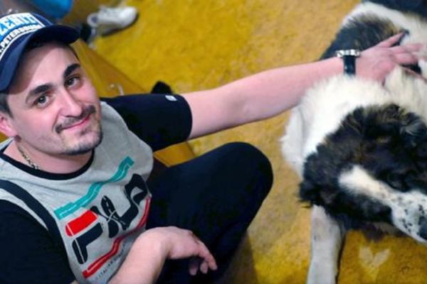 Maidanezii au vrut să-l urmeze dar au fost ucişi
