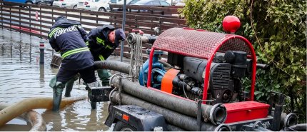 Peste 200 de case au fost inundate, vineri, în Bucureşti şi Ilfov