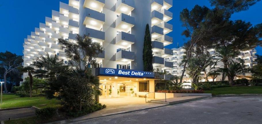 Adolescenta batjocorita in sauna unui hotel de patru stele Atacatorul încă nu a fost prins de autorităţi