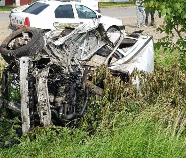 Maşină lovită de tren la Hălăuceşti, în Iaşi
