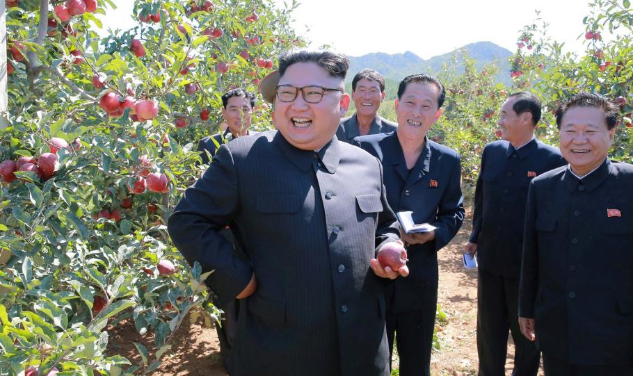 Kim Jong Un Kim Jong Un vizitează o livadă de meri din Coreea de Nord