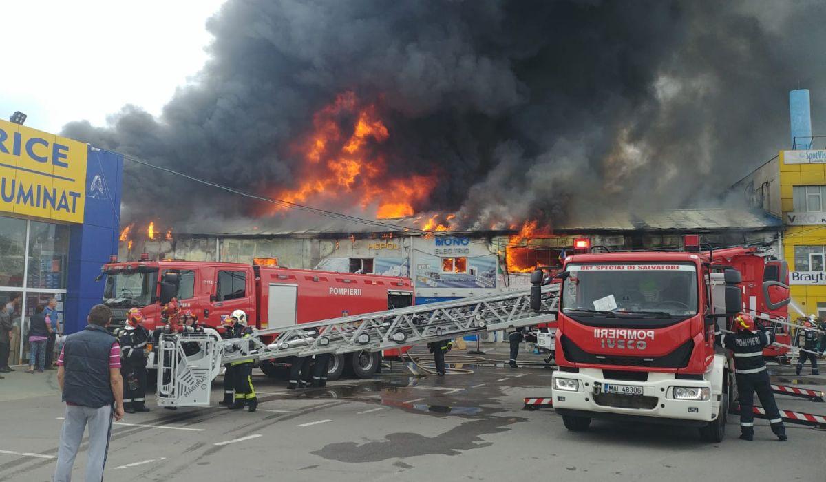 Incendiu uriaş la centrul Doraly din Afumaţi, Ilfov