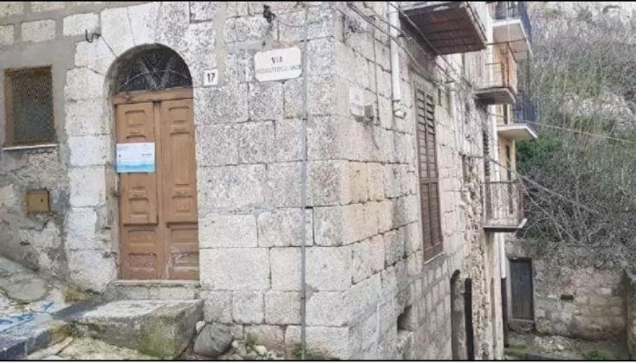 Mussomeli, oraşul din Italia unde casele se vând cu un euro bucata Cei care îşi cumpără case la un euro trebuie să le renoveze