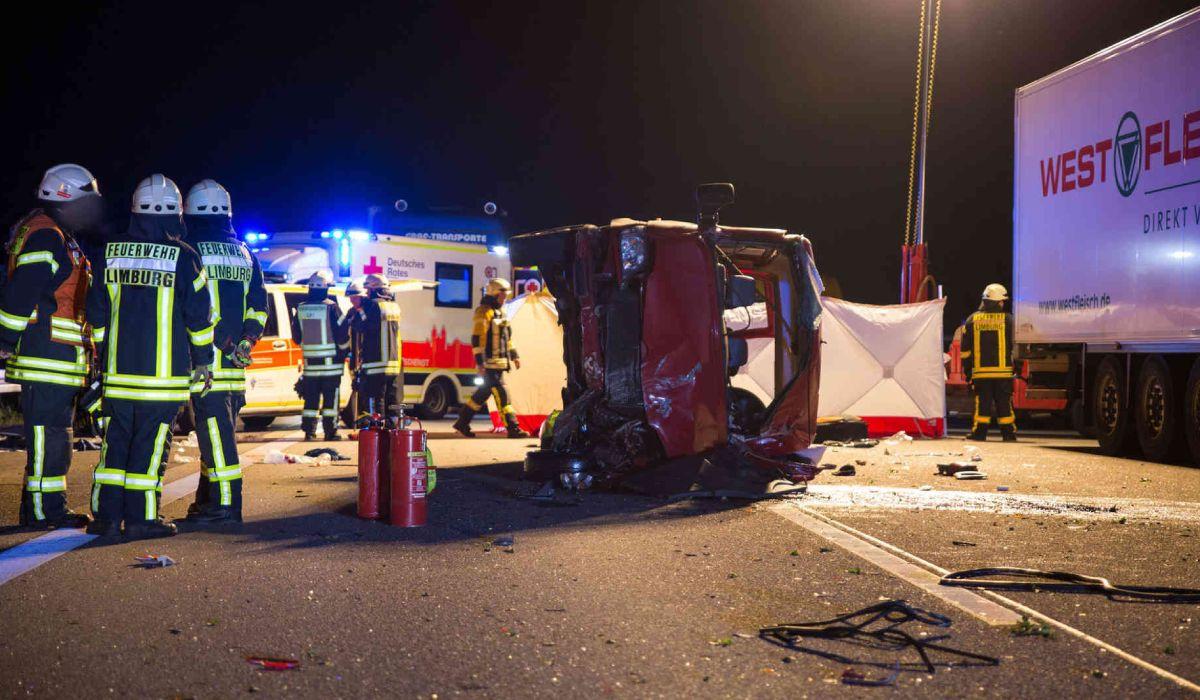Zece români se aflau în microbuz în momentul teribilului accident din Germania