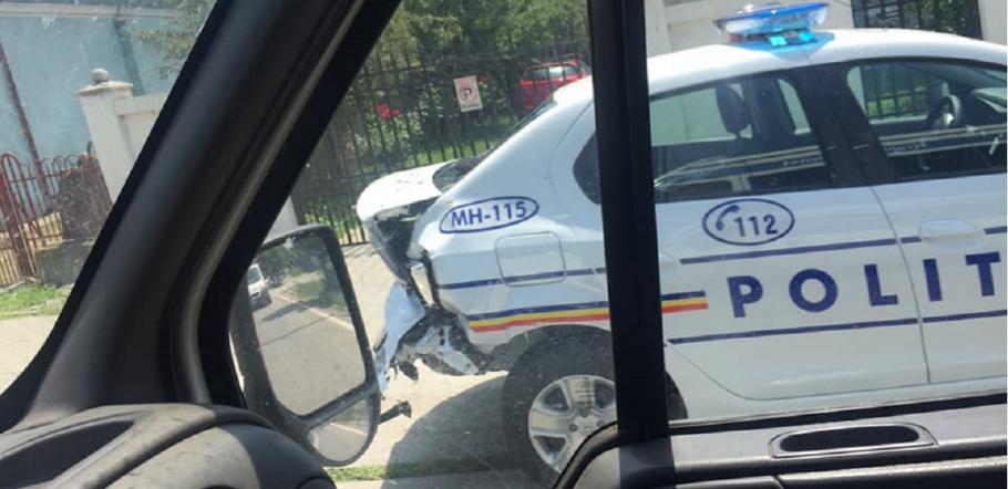 Trei autospeciale de poliţie distruse de agenţi într-un accident la Balş Agentul de poliţie vinovat de producerea accidentului, amendat