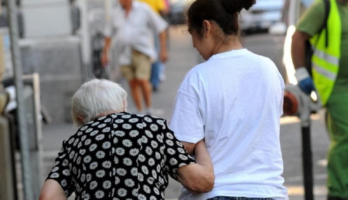 Româncă prinsă când spărgea la păcănele averea italienilor Românca a spart zeci de mii de euro la păcănele