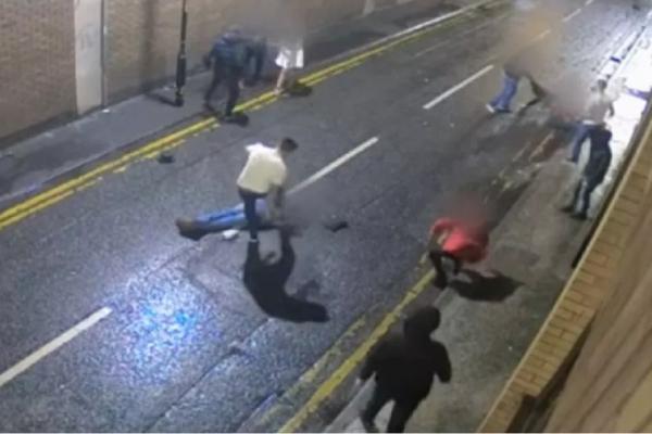Cei şapte bătăuşi din Manchester sunt încă în libertate