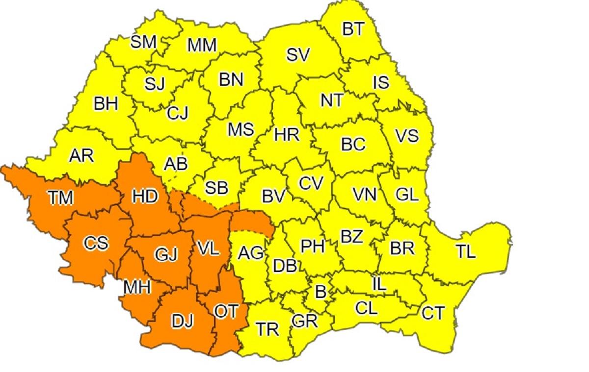 Cod portocaliu de ploi torenţiale şi vânt în 11 judeţe, până luni după-amiază