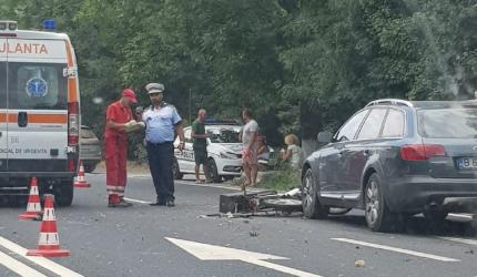 Motociclistul a fost transportat de urgenţă la spital