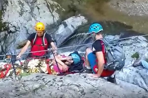 Victima a suferit o dublă fractură de tibie şi peroneu