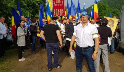 Poliţist local din Constanţa, lecţie de onoare în Cimitirul Eroilor din Valea Uzului