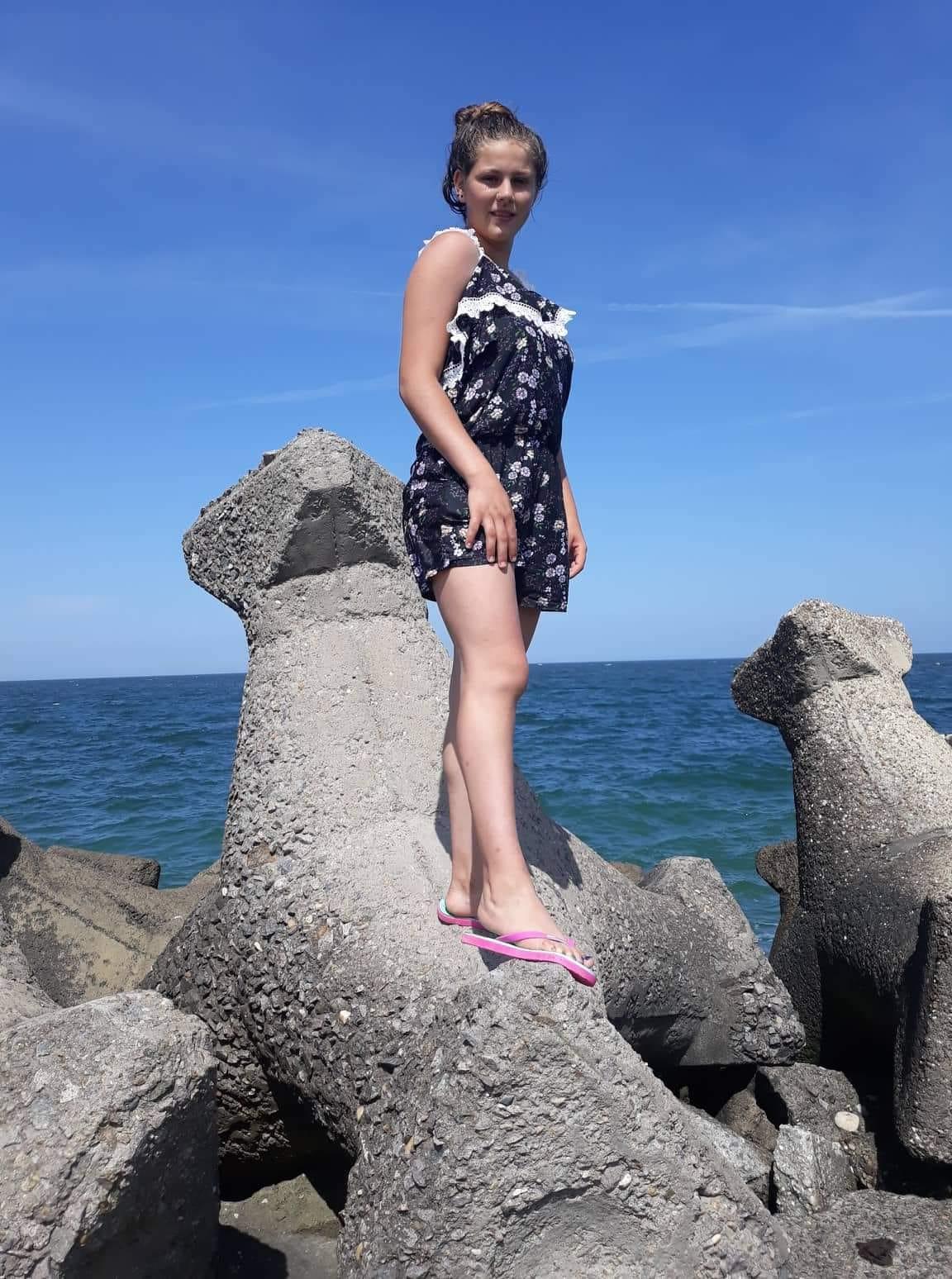 Fata moartă pe plaja din Vama Veche împlinise 19 ani cu patru zile înainte