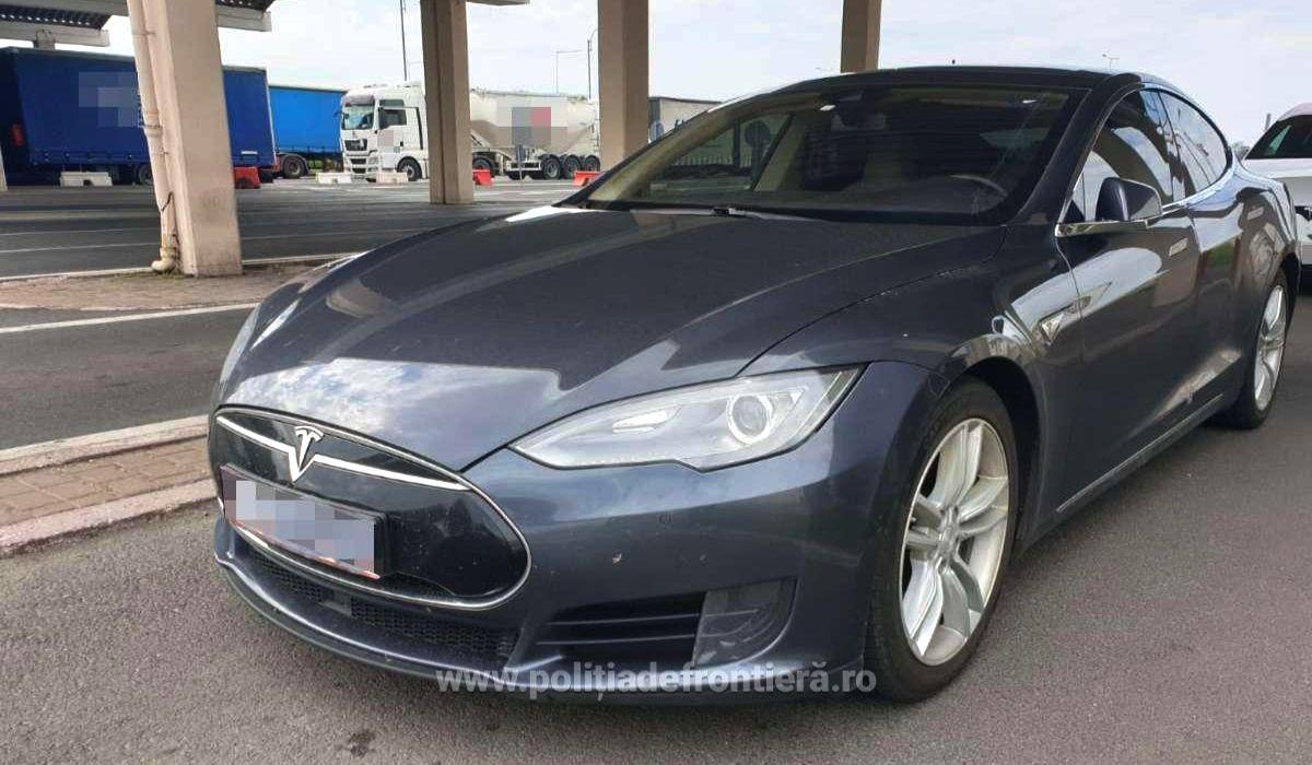 Cele două maşini Tesla au fost confiscate în Vama Giurgiu