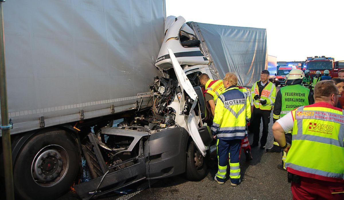 Şofer român strivit în cabina camionului într-un accident în Germania
