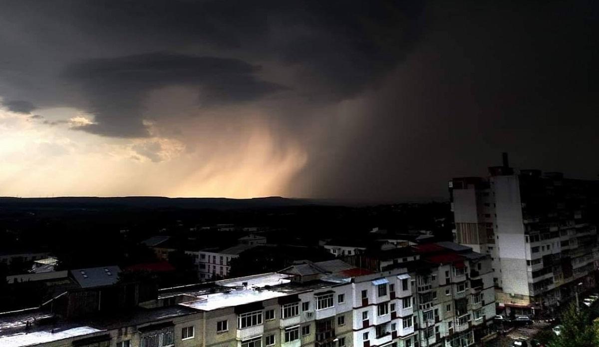 Alertă meteo de ploi torenţiale, vijelii şi grindină în România