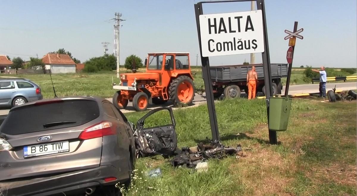 Mașină spulberată de tren în Halta Comlăuș