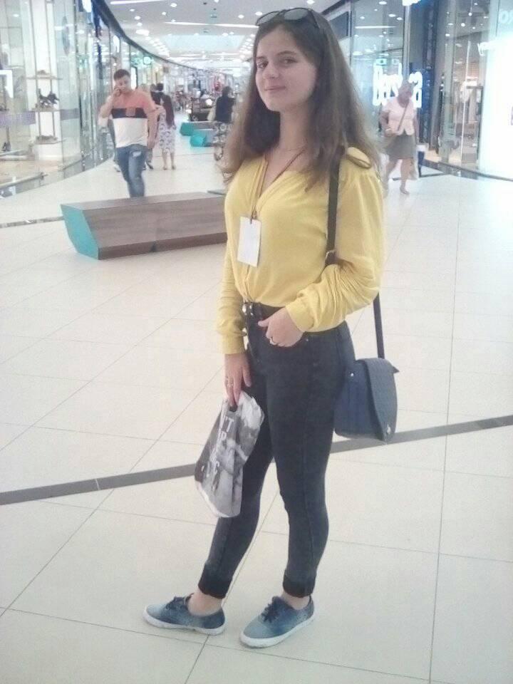 Fata dispărută s-a urcat într-o maşină la ocazie, în Caracal